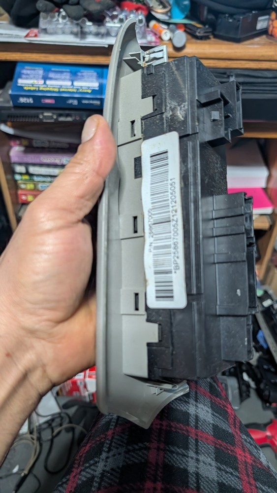 06-09 CHEVY TRAILBLAZER DRIVER LEFT SIDE MASTER POWER WINDOW SWITCH - 25867005