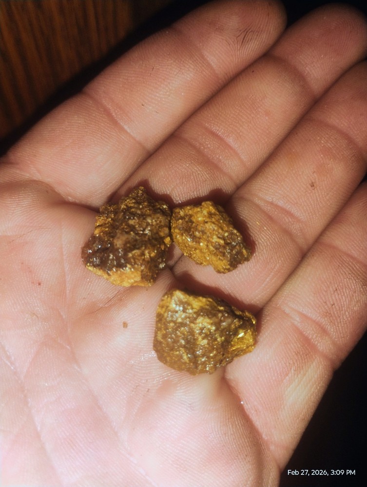 cristalline gold specimen