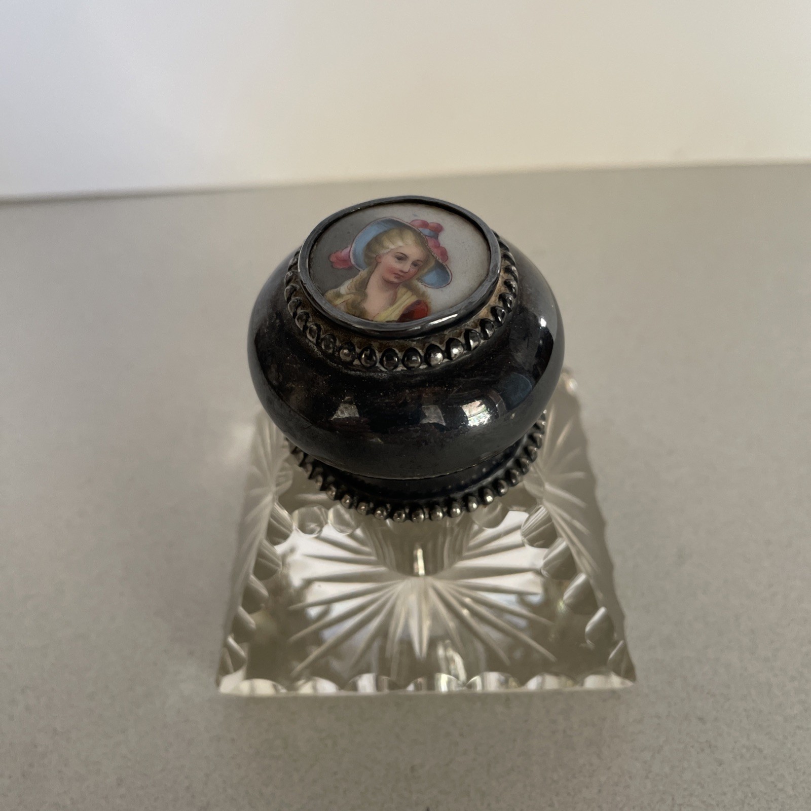 ANTIQUE RARE STAR CUBED CUTBASE SILVER VICTORIAN LADY TOP  HINGED SILVER INKWELL