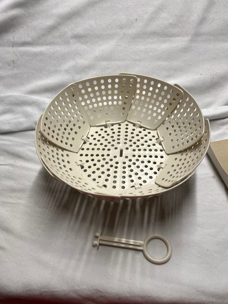 Cook Tools- Microwavable Vegetable Steamer