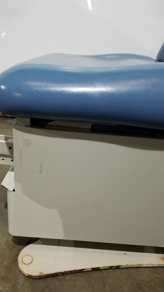 UMF 4070 Power Table With Hand Control