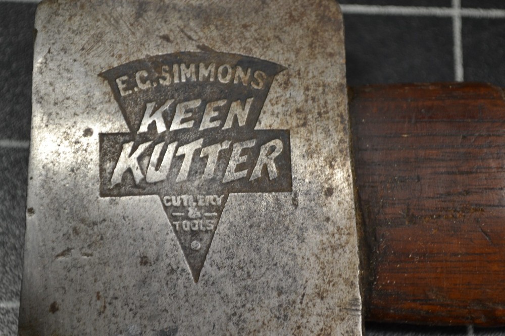 KEEN KUTTER - E. C. SIMMONS CUTLERY & TOOLS - EMBOSSED HATCHET - CRISP LOGO