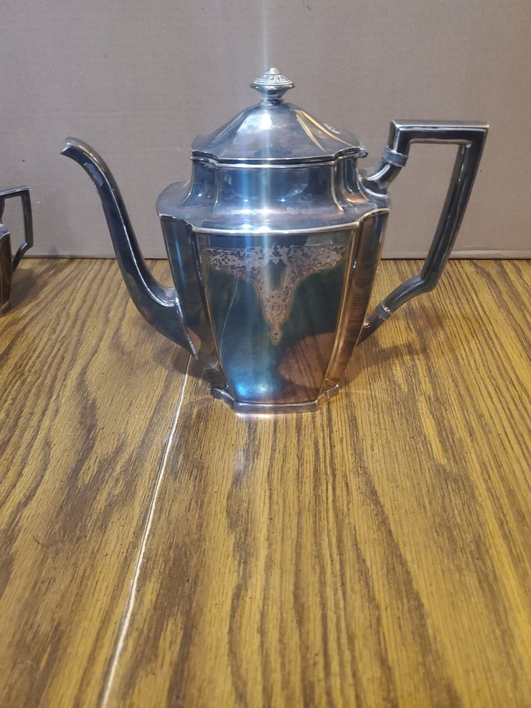 1847 Rogers Bros Tea Set Three-Piece Silver Plate 'Ancestral' Pattern