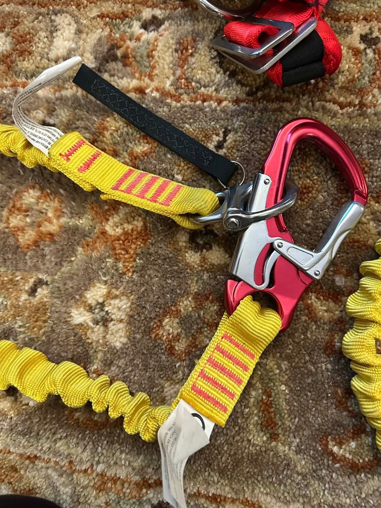Two Stearns Sailing Harness medium large + Two Kong Italy Elastic Tether Single