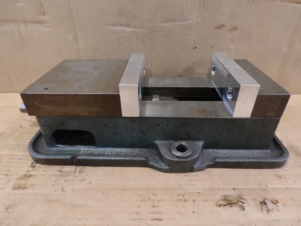Kurt D60 AngLock 6" Milling Machine Vise KB8
