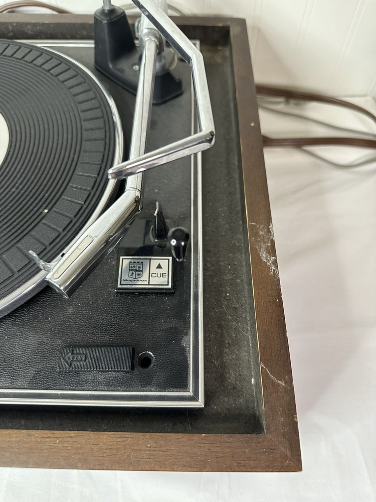Magnavox 2K8888 Turntable | w/ lid | Untested | needs cleaning