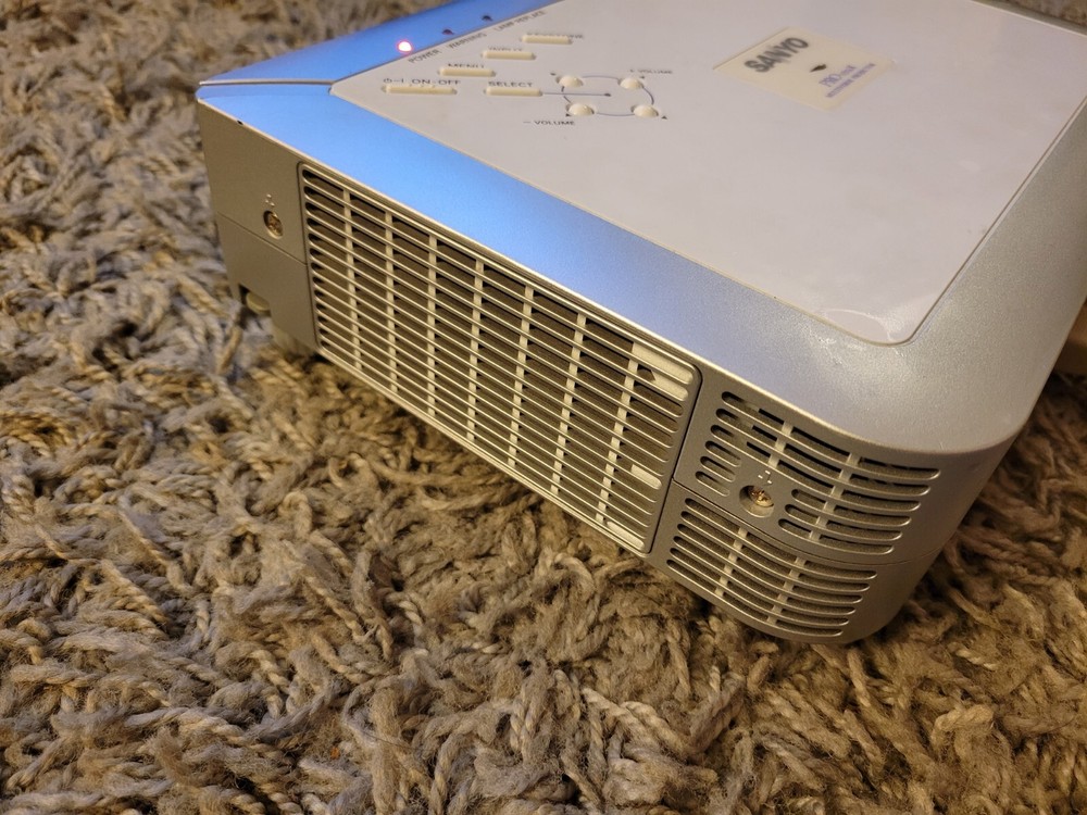 Sanyo PLC-XU73 Pro xtraX Multiverse Projector