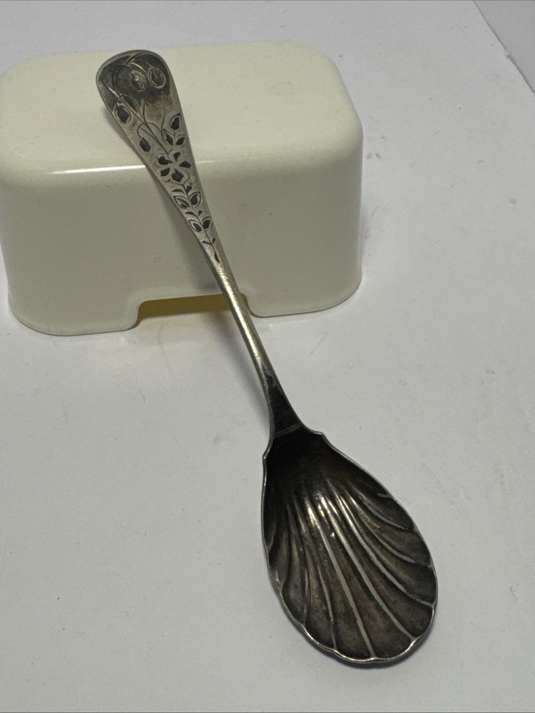 Fairpoint Manufacturing Co. Portrait Tea Caddy Spoon shell Design Silver c1880