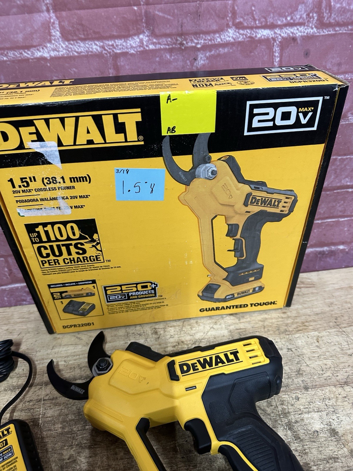 DeWALT 20V MAX Cordless Multi Use Pruner Kit W/ Battery & Charger DCPR320D1 Used