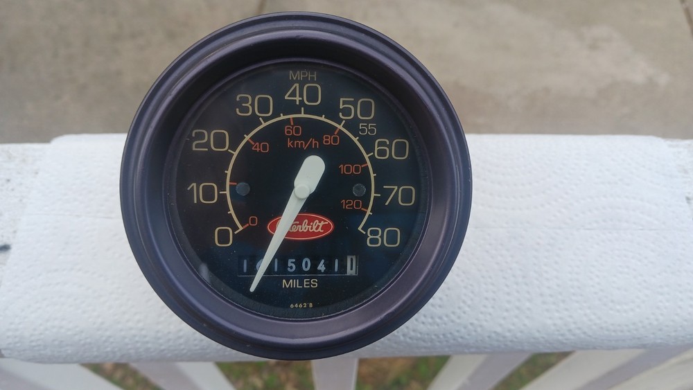 Peterbilt 379 Electronic Speedometer, 1,615,041 miles