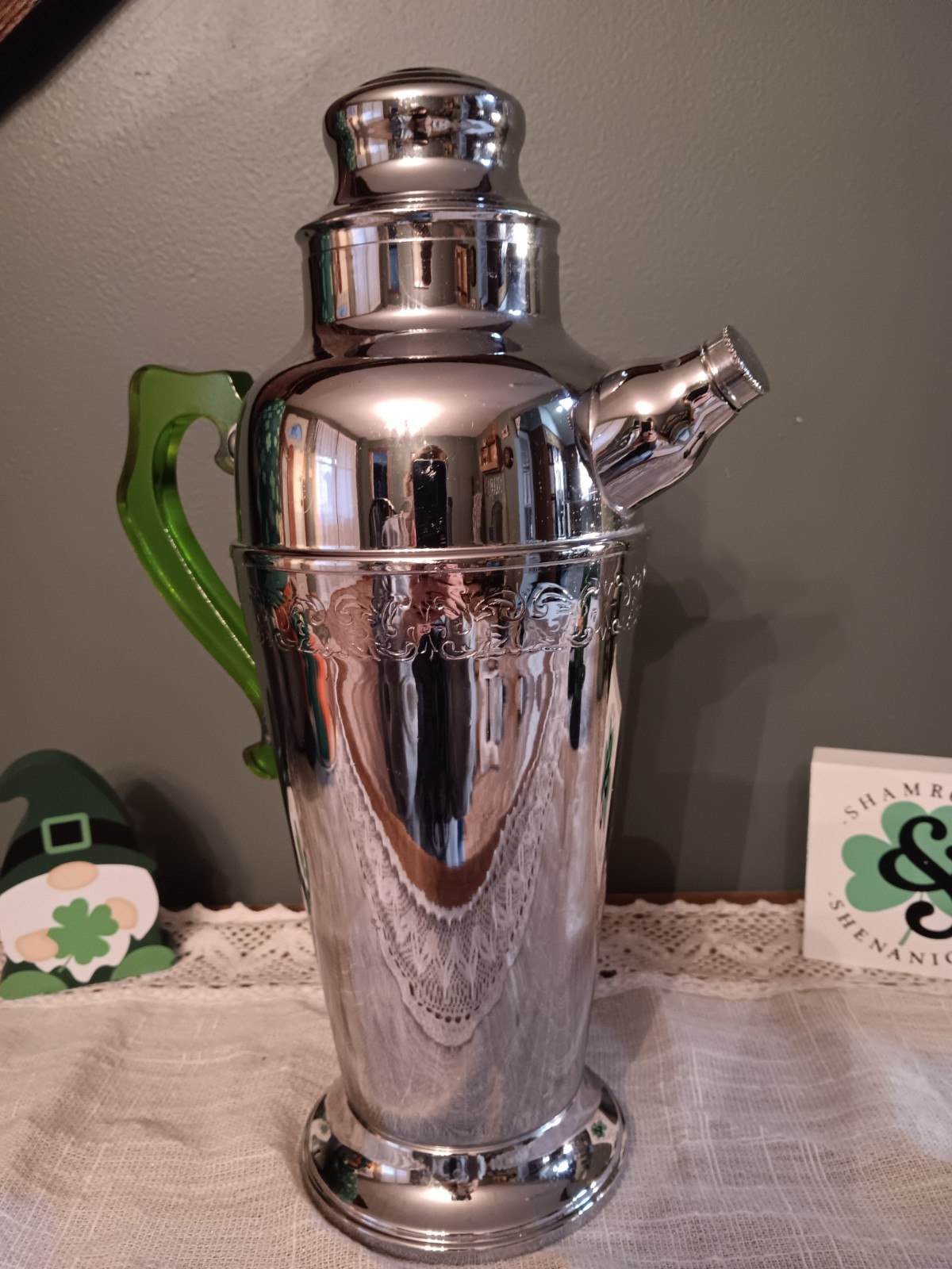 Vintage Art Deco Chrome Cocktail Shaker With Rare Avocado Green Bakelight Handle