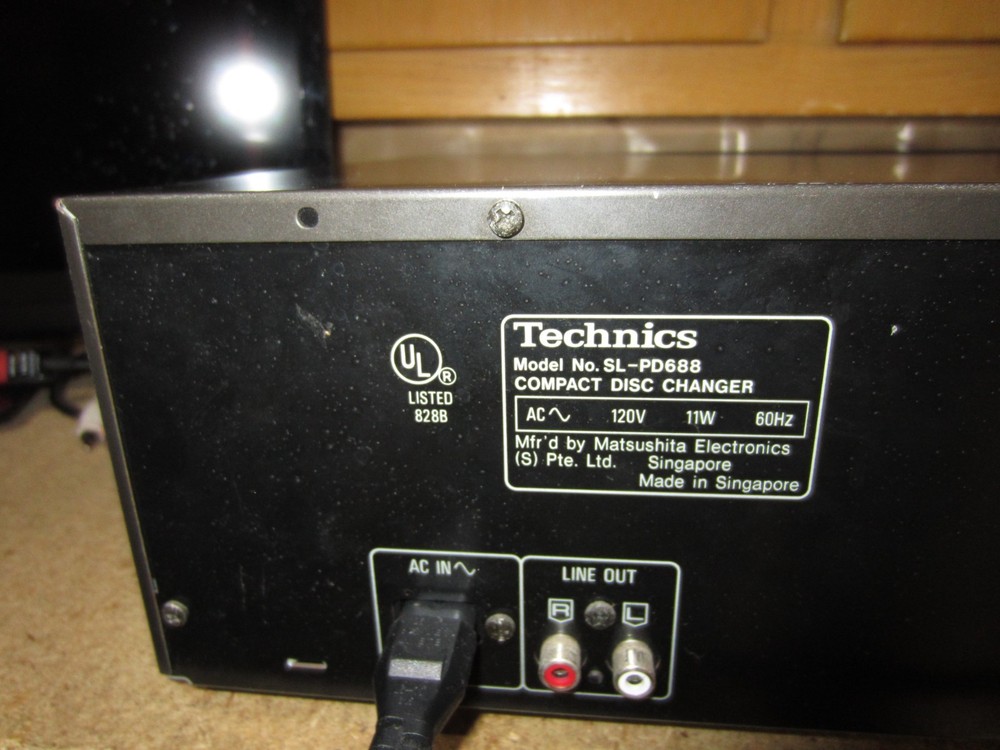 Technics SL-PD688 5 Disc CD Changer Carousel No Remote Tested Working