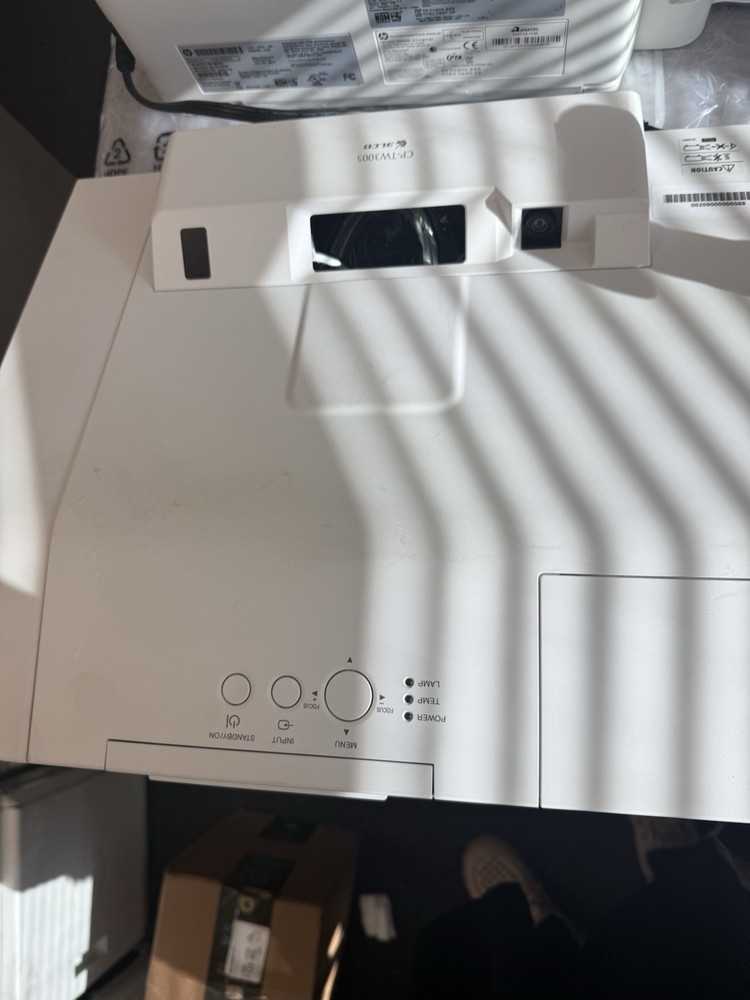 Hitachi CP-TW3005 3LCD Projector