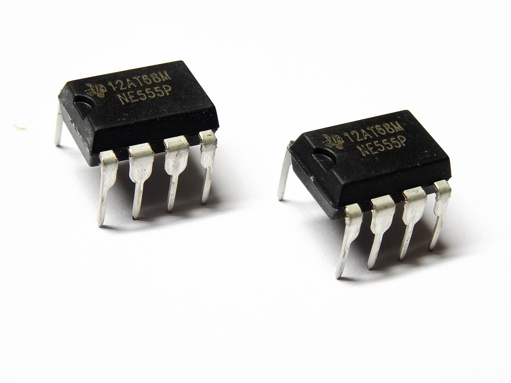 NE555P NE555 Precision Timer DIP-8