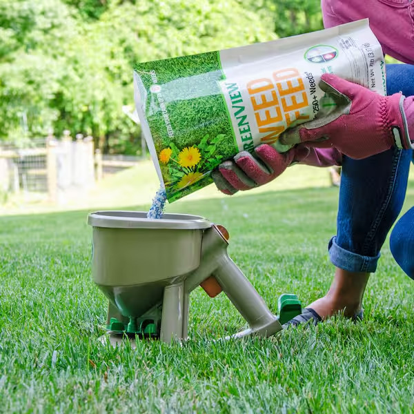 7 Lbs. Weed and Feed, Covers 2,500 Sq. Ft. (27-0-4)