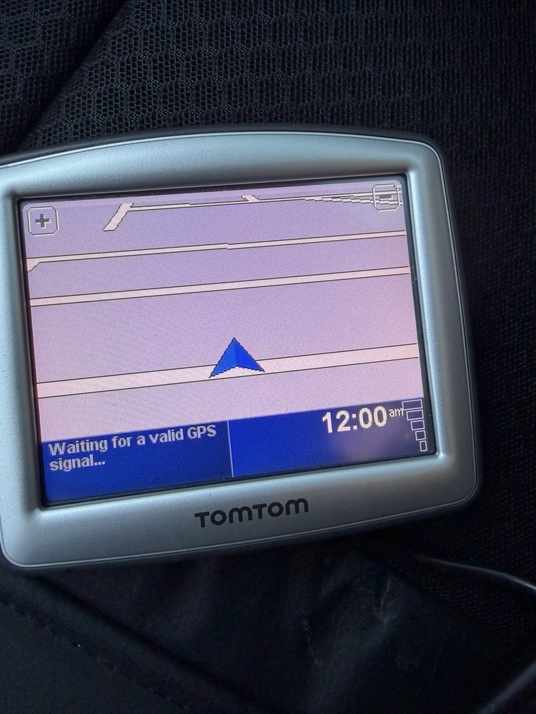 TomTom ONE N14644 GPS - Two Units One Charger Both Work