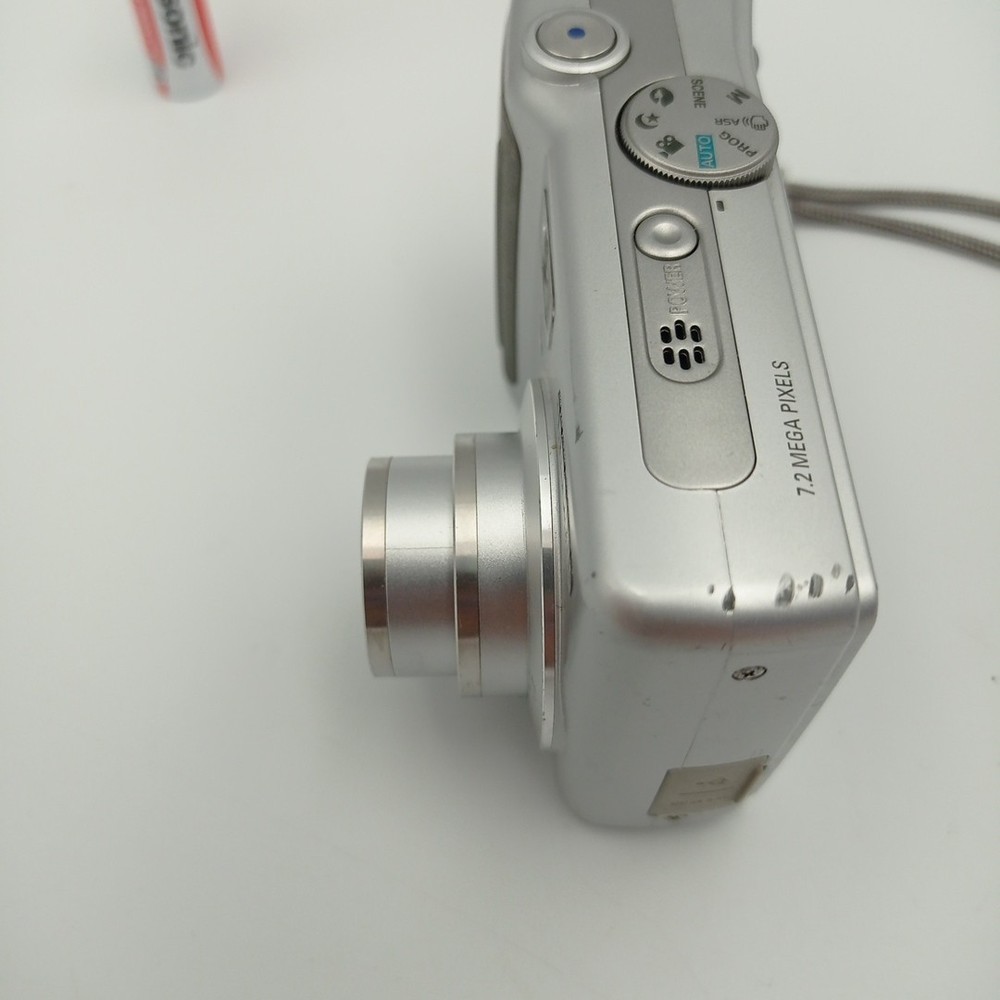 Samsung Digimax D75 7.2MP Compact Digital Camera Silver - Powers Off Randomly