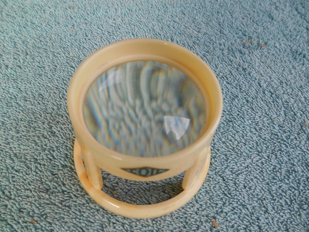 VINTAGE COIL FIXED PLASTA STAND READER MAGNIFIER