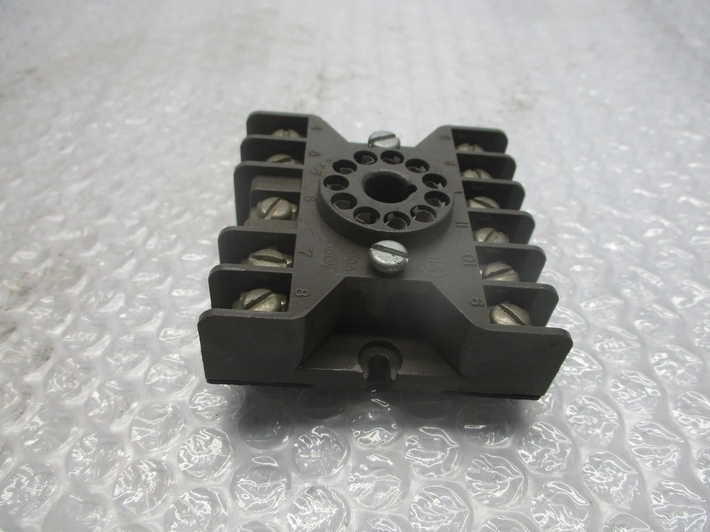 IDEC SL-611 RELAY BASE NSNP