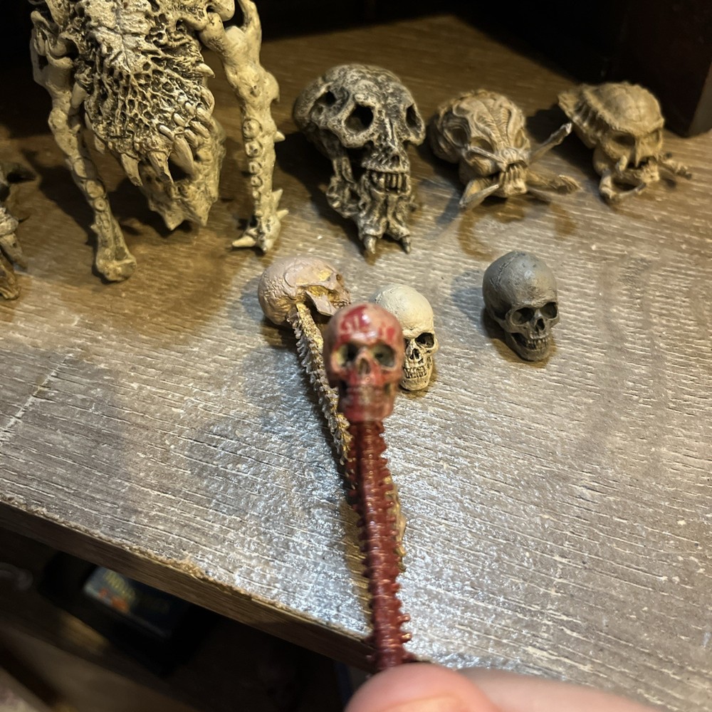 NECA Predator 2 Trophy Wall Diorama + Trophy Skull Pack READ