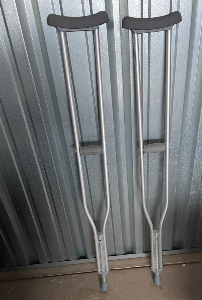 Adjustable Aluminum Crutches - Lightweight, Comfortable Handles