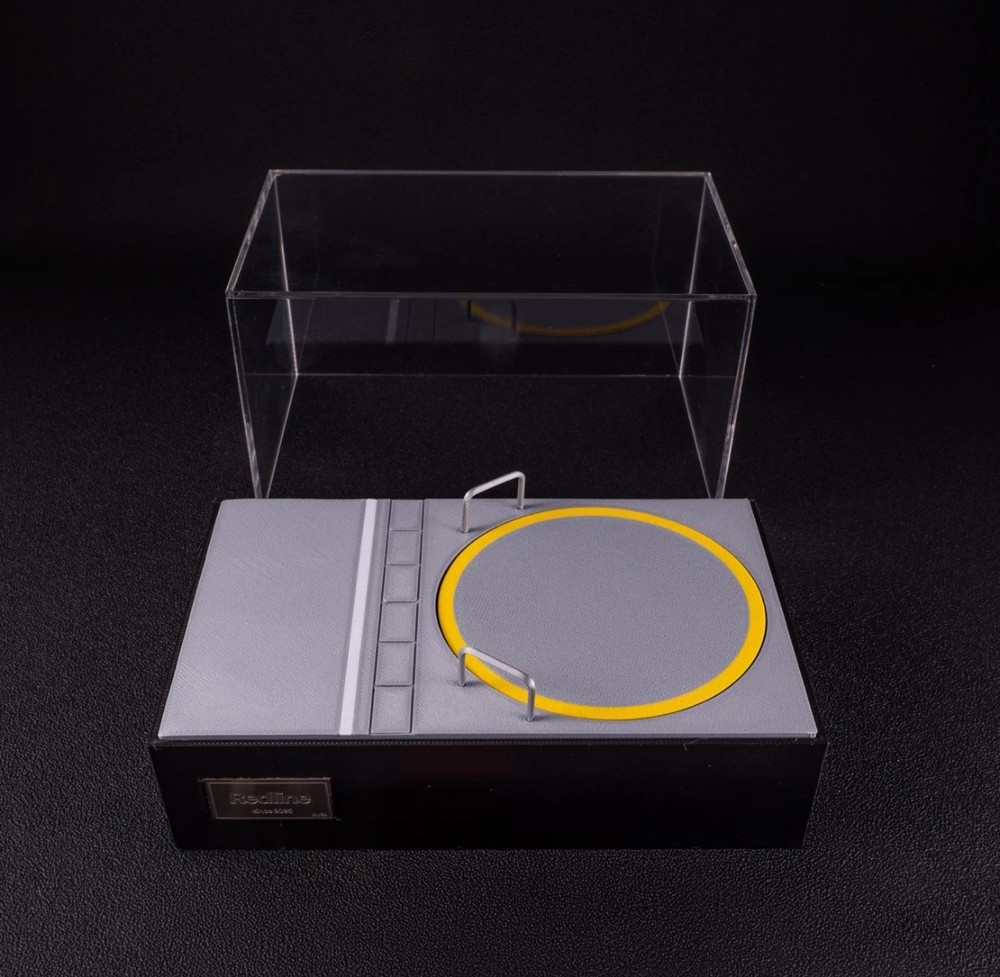 1:64 Scale Desktop Rotating Parking Diorama Display Model
