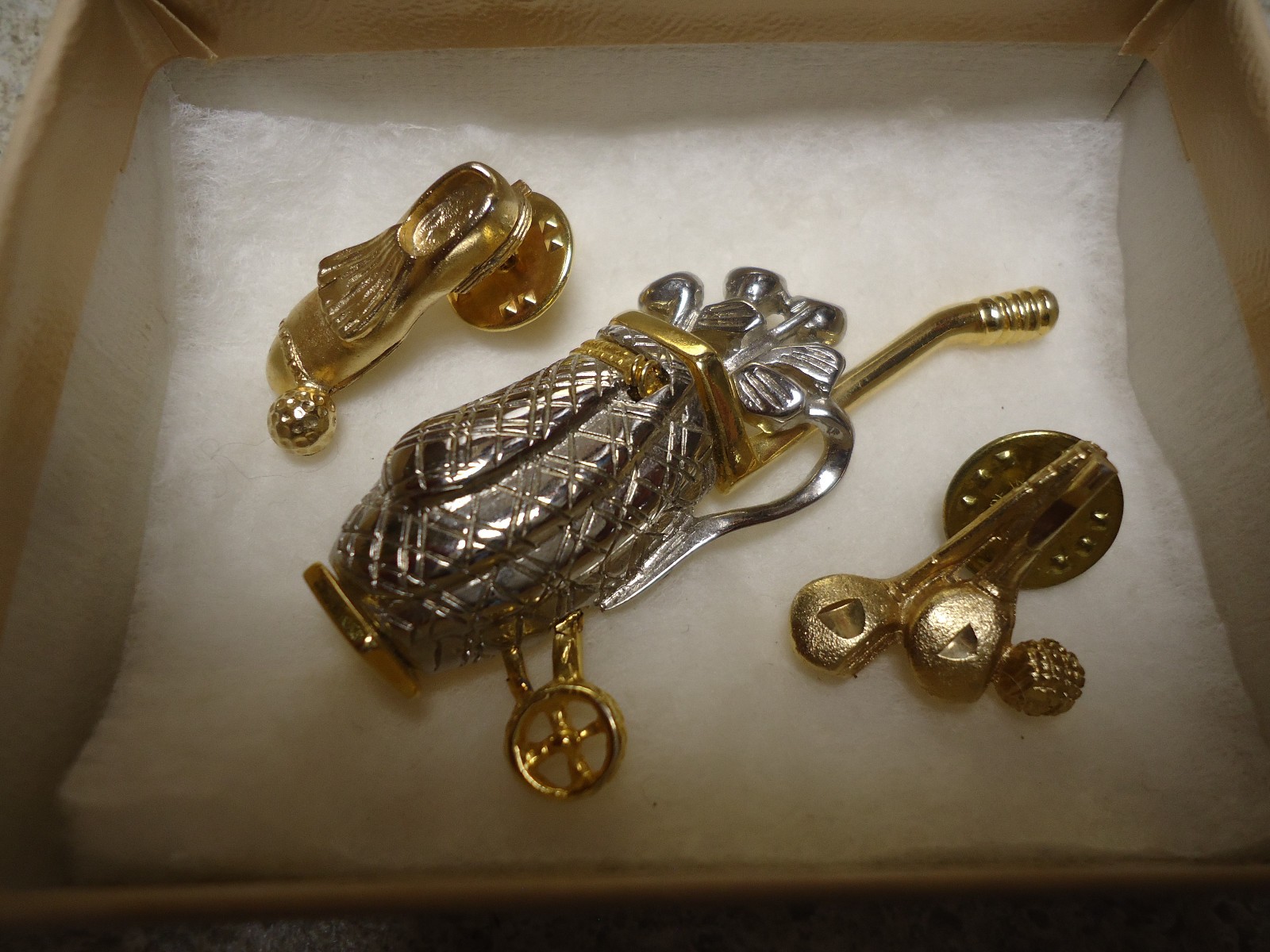 Vintage Golf  Golfing Theme Costume Jewelry Pins Brooch lot of 3 in a nice box