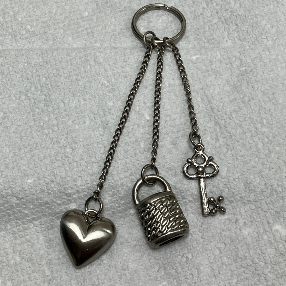 FABULOUS KEYRING WITH 3 ATTACHMENTS