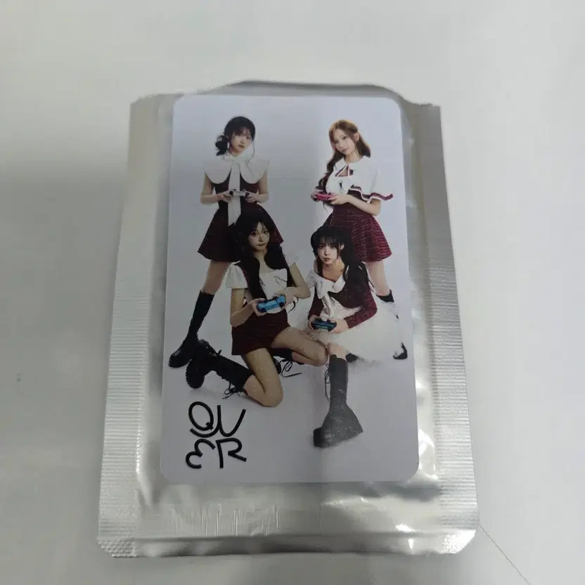 QWER Group Photo Card