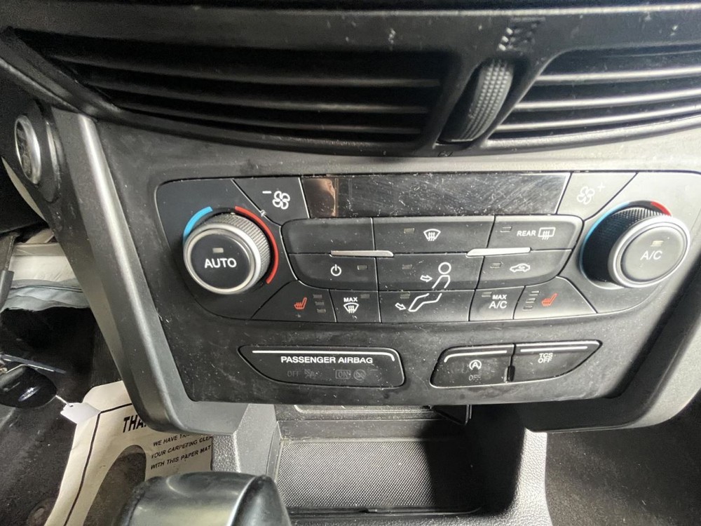 ESCAPE 2019 Glove Box 67180