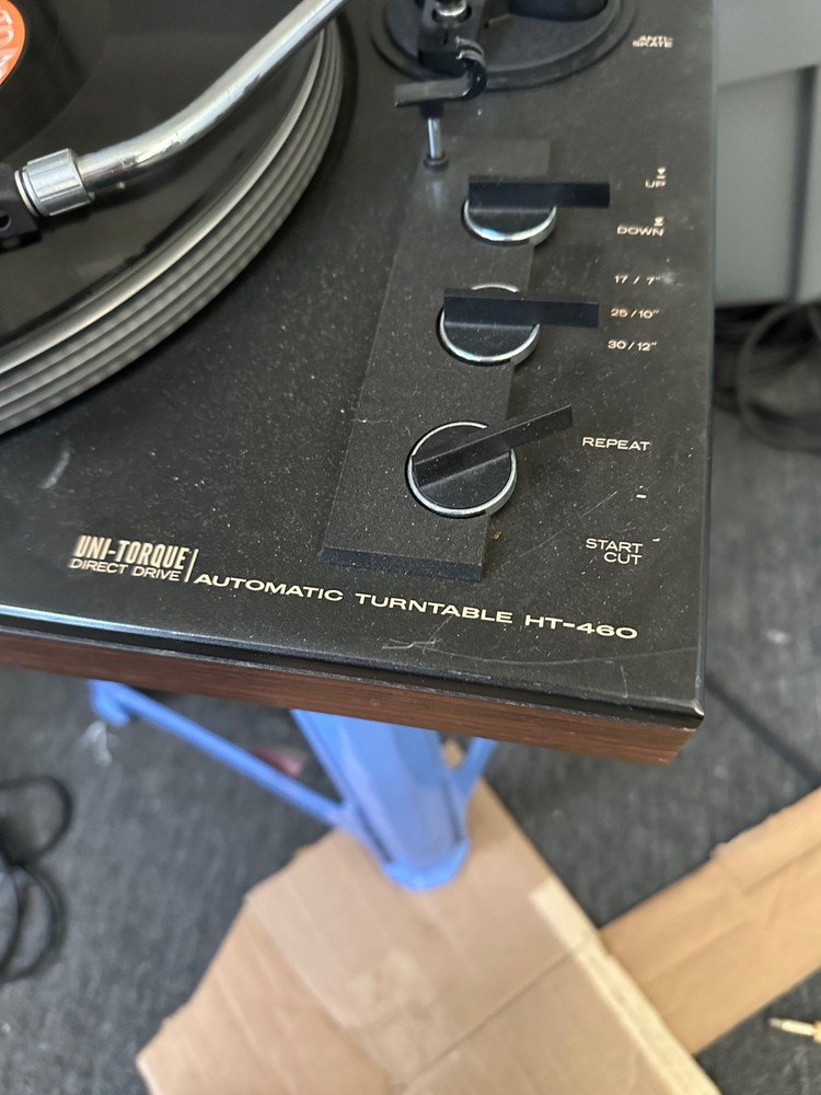 Hitachi HT-460 turntable