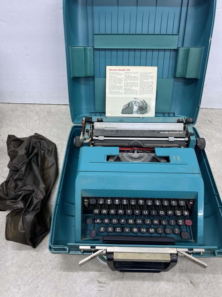 Teal Olivetti Studio 45 Elite Typewriter with Teal Case