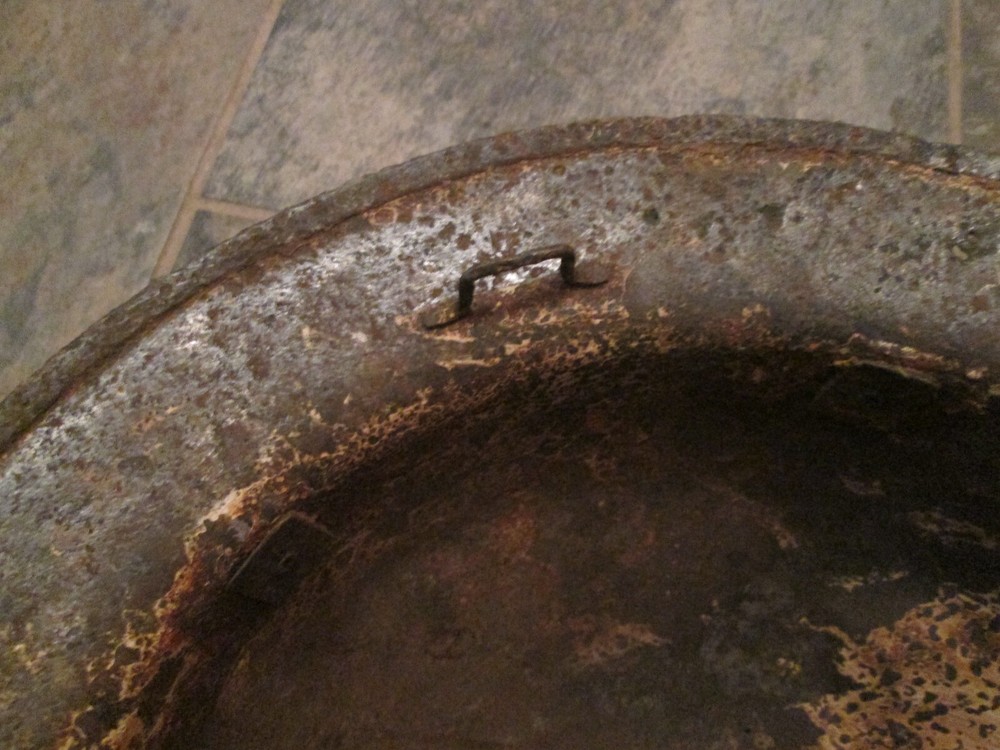 VINTAGE OLD WAR HELMET