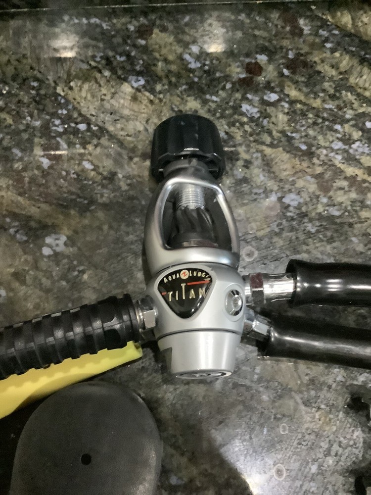 Aqualung Titan octopus with Computer