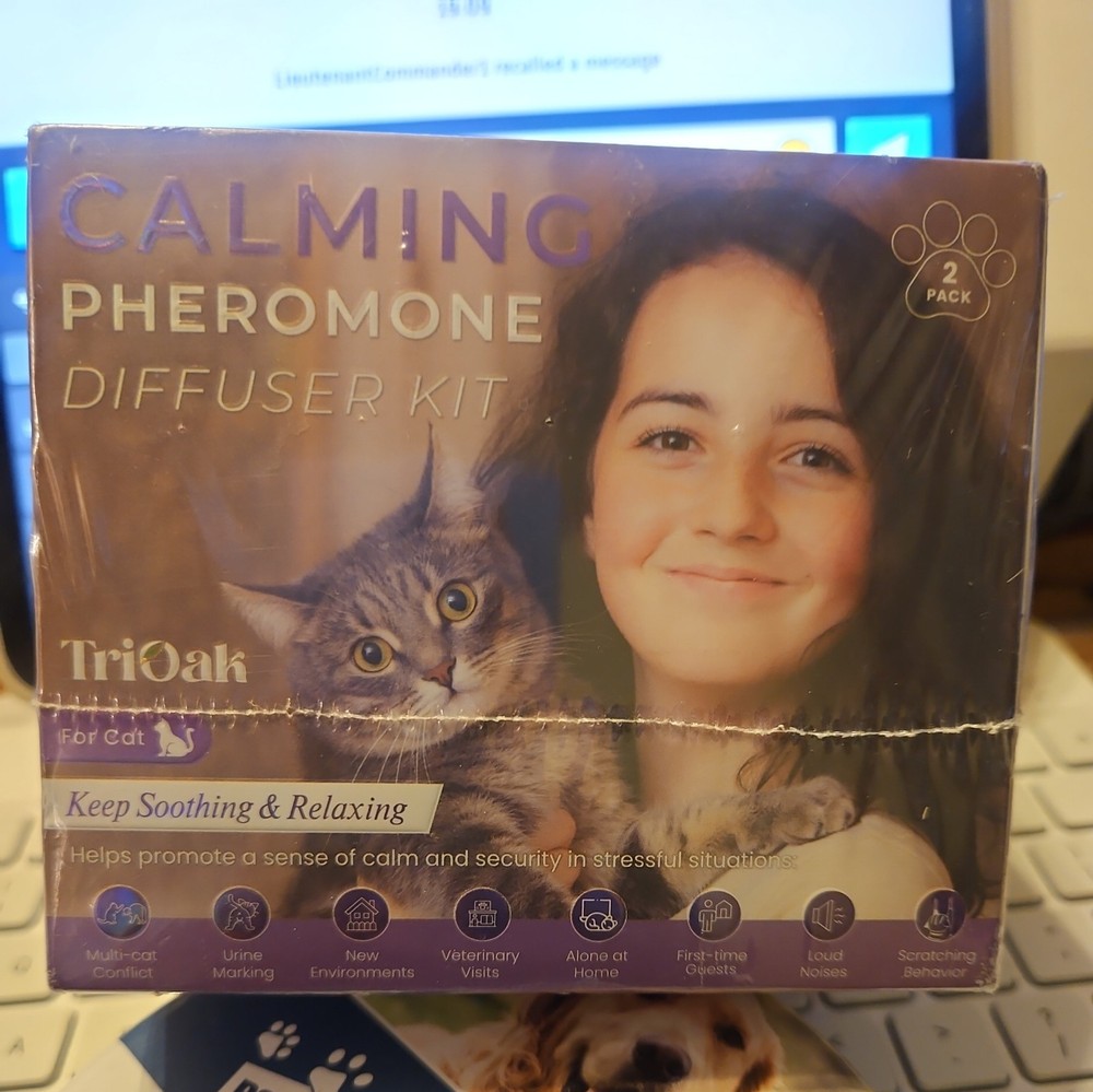 Cat Calming 2- Diffuser & 2- Refills: Pheromone for Cats, Light Purple