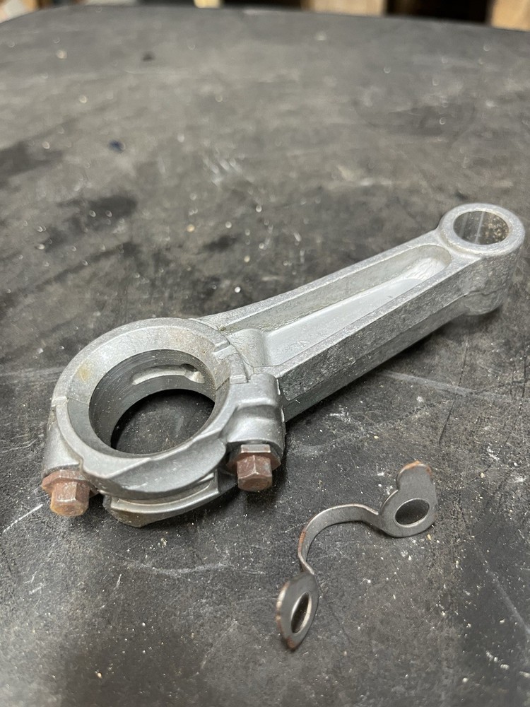Briggs & Stratton 391640 ROD CONNECTING ASS