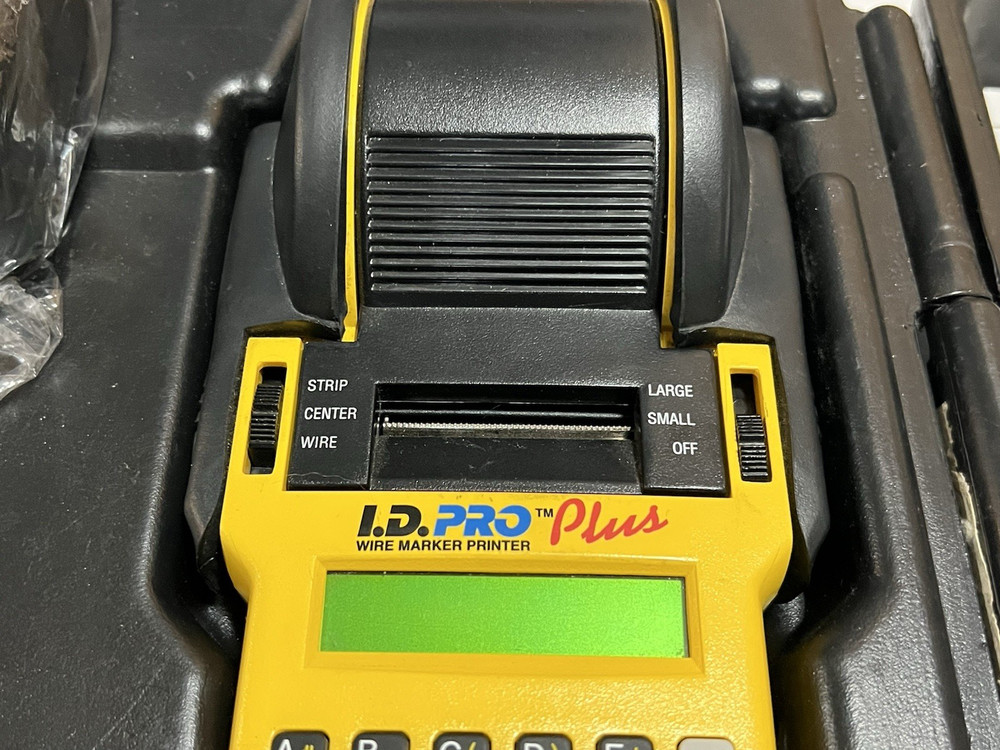 Brady ID Pro Plus Wire Marker Printer Set Mobile with case Dead Batteries