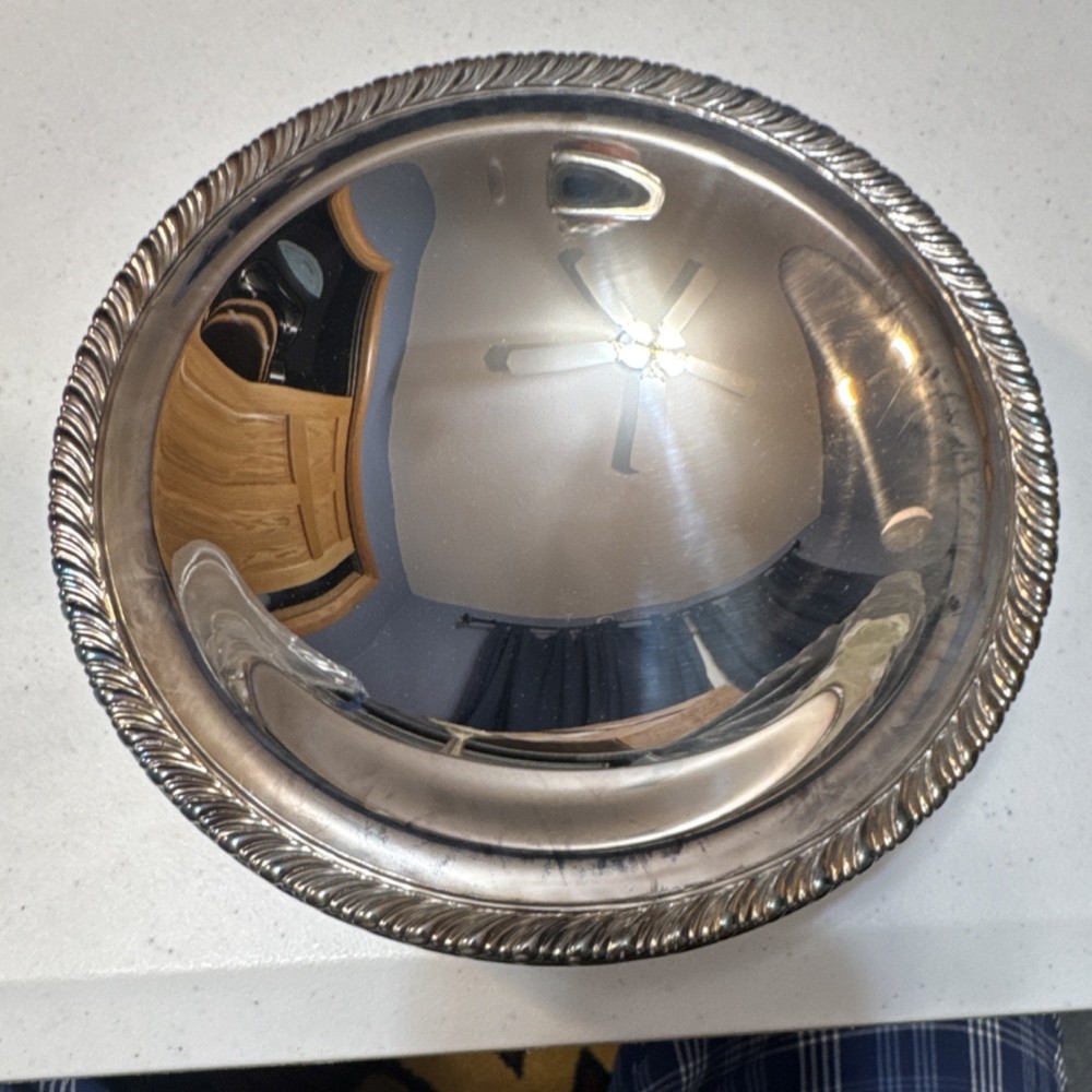 Oneida Ltd. Silverplate Bowl with Decorative Edge Post-1940 Elegant Tableware