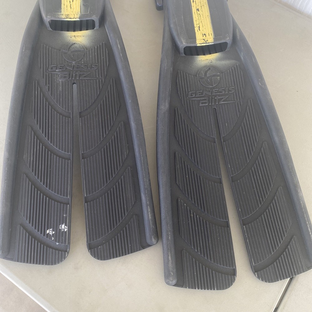 Genesis Blitz Open Heel Adjustable Scuba Dive Snorkel Split Fin Flippers Regular