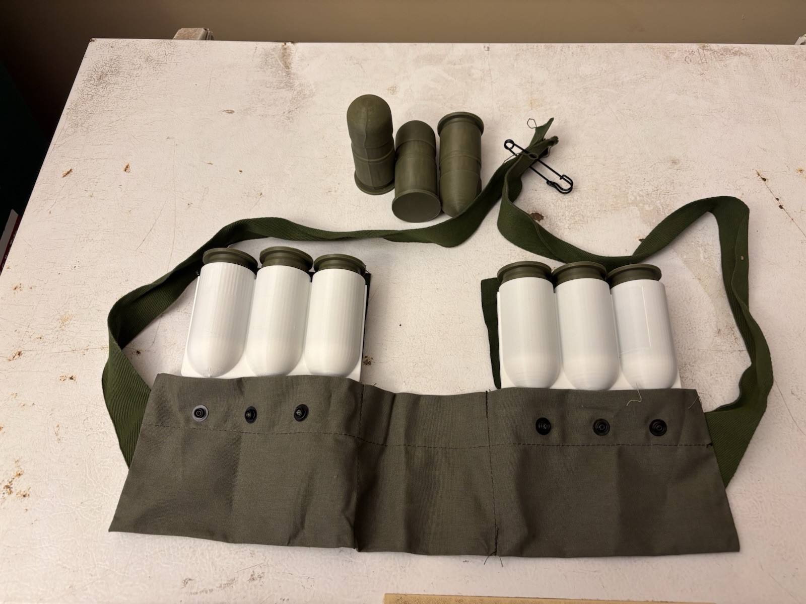 40mm Inert Replica HEDP (37mm sized) For Living History W/bandolier USGI Nam