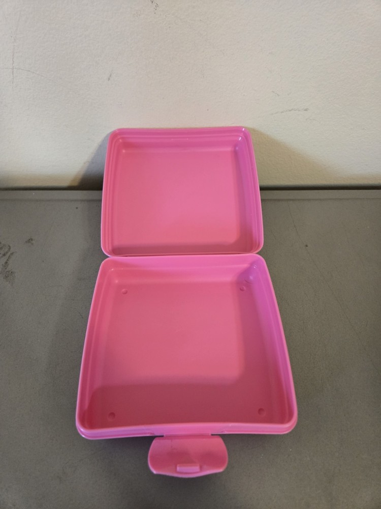 Tupperware Sanrio Hello Kitty Sandwich Keeper
