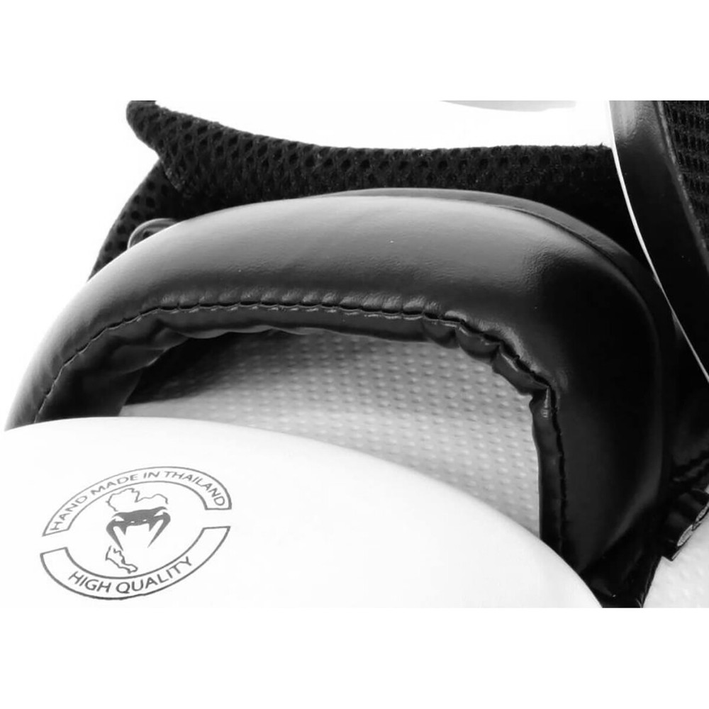 Venum Cellular Tech Focus Mitts