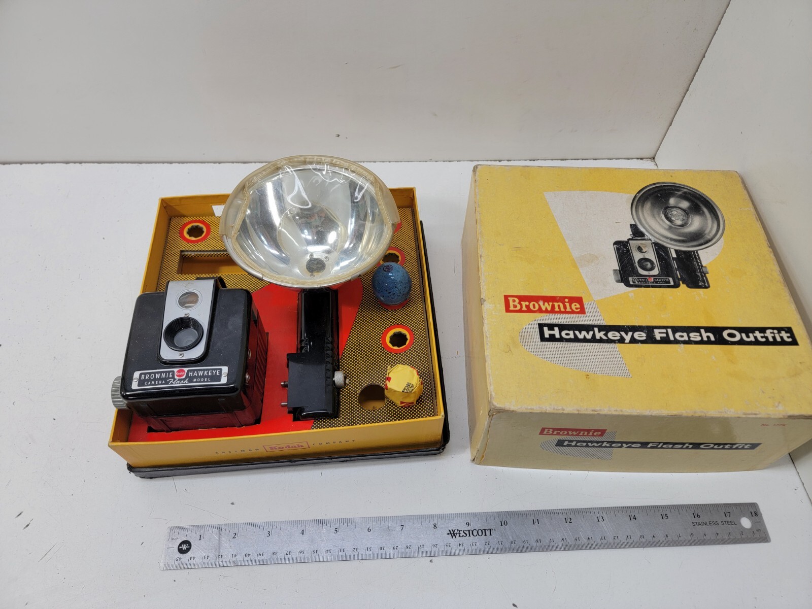 Vintage Kodak Brownie Hawkeye Outfit in Original Box Flash Model Camera