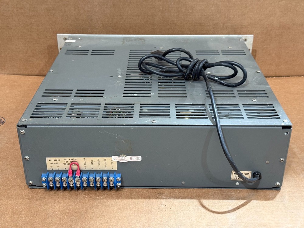 Fluke Voltage/Current Calibrator Model 382A UNIT#2