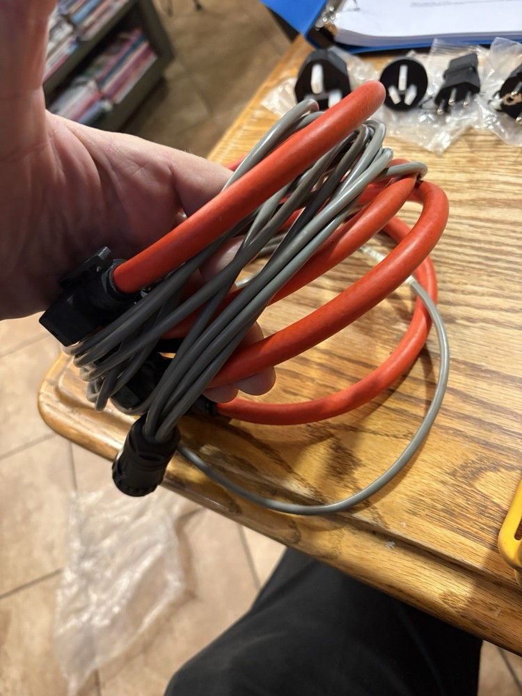 Fluke 1735 Three-Phase Power Quality Data Logger And Energy Analyzer