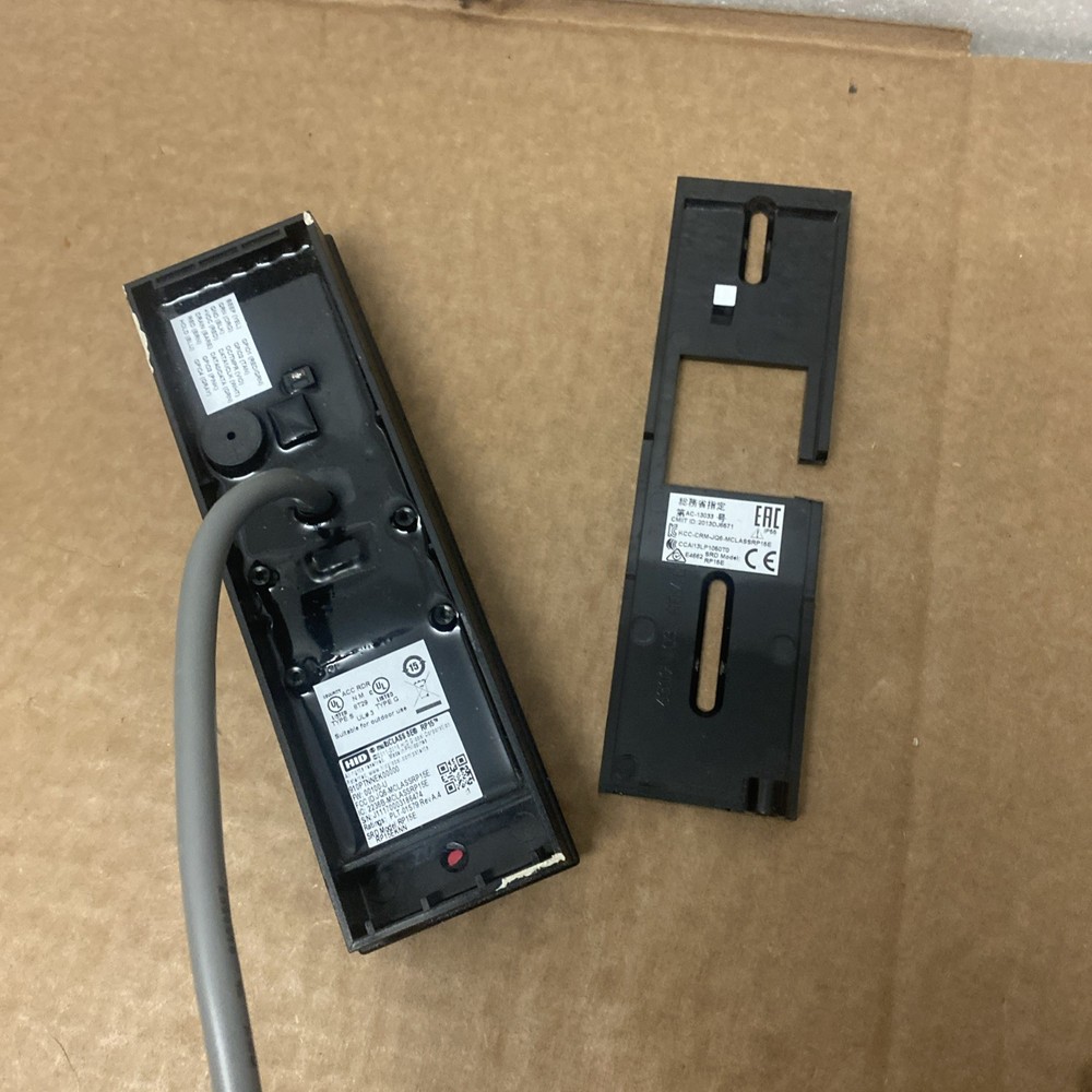 HID multiCLASS SE RP15E Mullion Readers ( Missing Screws )