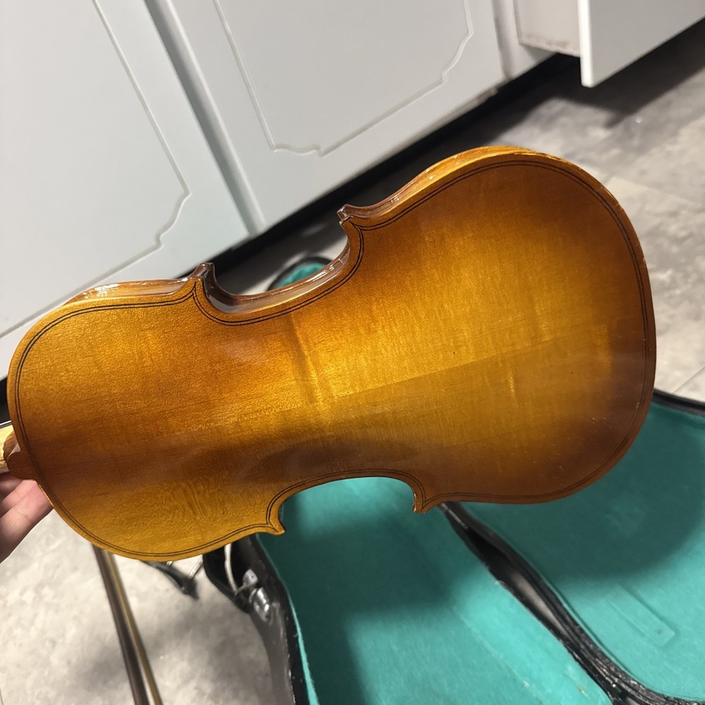 Lark Violin & Case. M5002-2