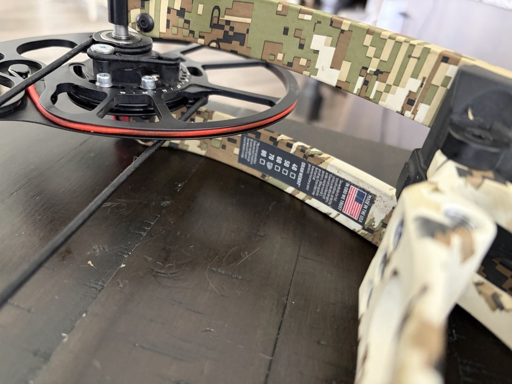 Bowtech Solution Rh 24.5-30” 70 Lbs New String Excellent Condition