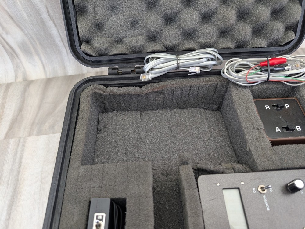 AS IS - UNTESTED Counter Surveillance Electronics Kit Bug Sweep RF Locator Used