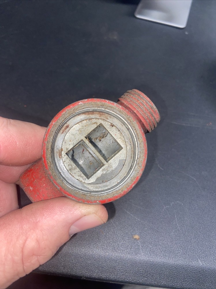 Vintage water feeder model 954